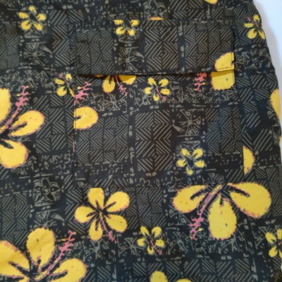 The Simpsons Calhoun Sportwear XXL Extra Extra Large Floral Green Yellow Shorts - Picture 3 of 11